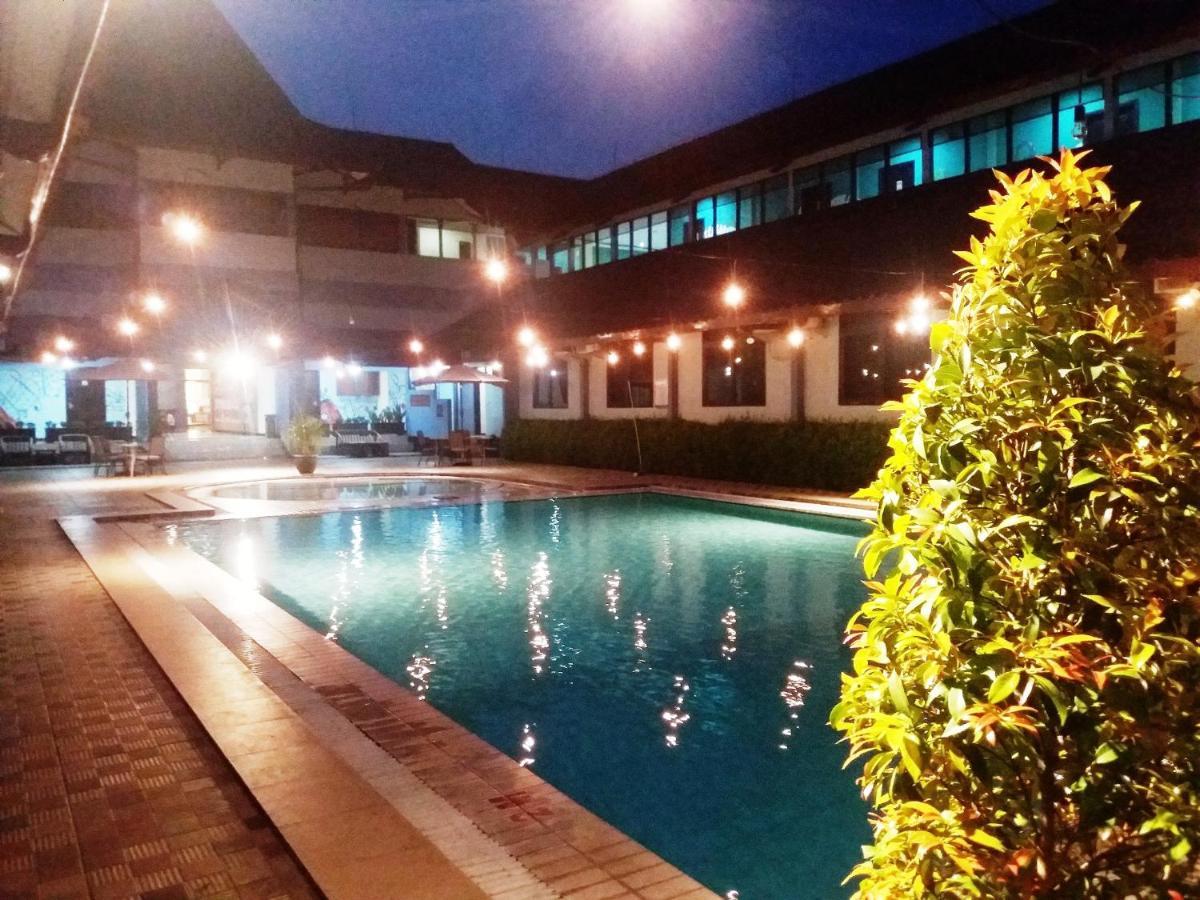 סידוארג'ו Hotel Sofia Juanda Surabaya מראה חיצוני תמונה